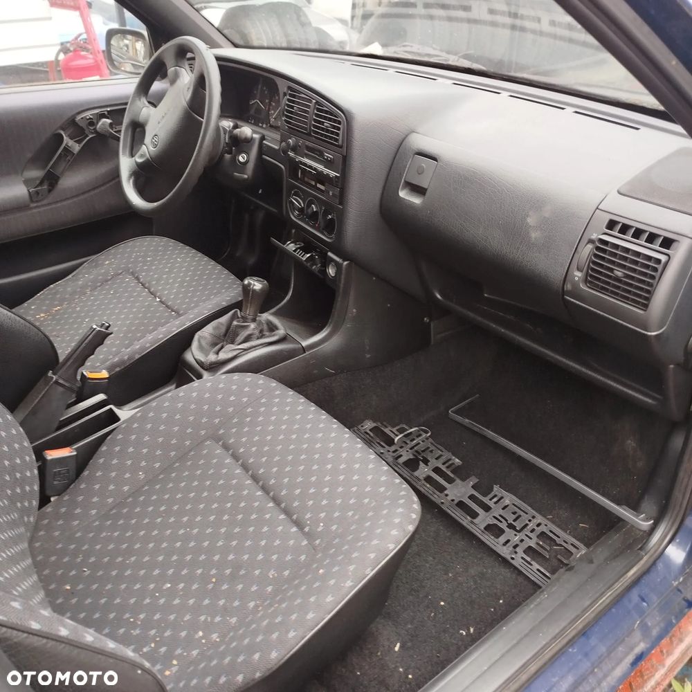 Volkswagen Passat B4  na części . - 4