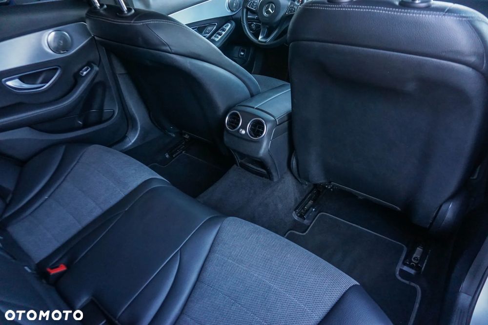 Mercedes-Benz Klasa C 180 (BlueTEC) d 7G-TRONIC AMG Line - 36
