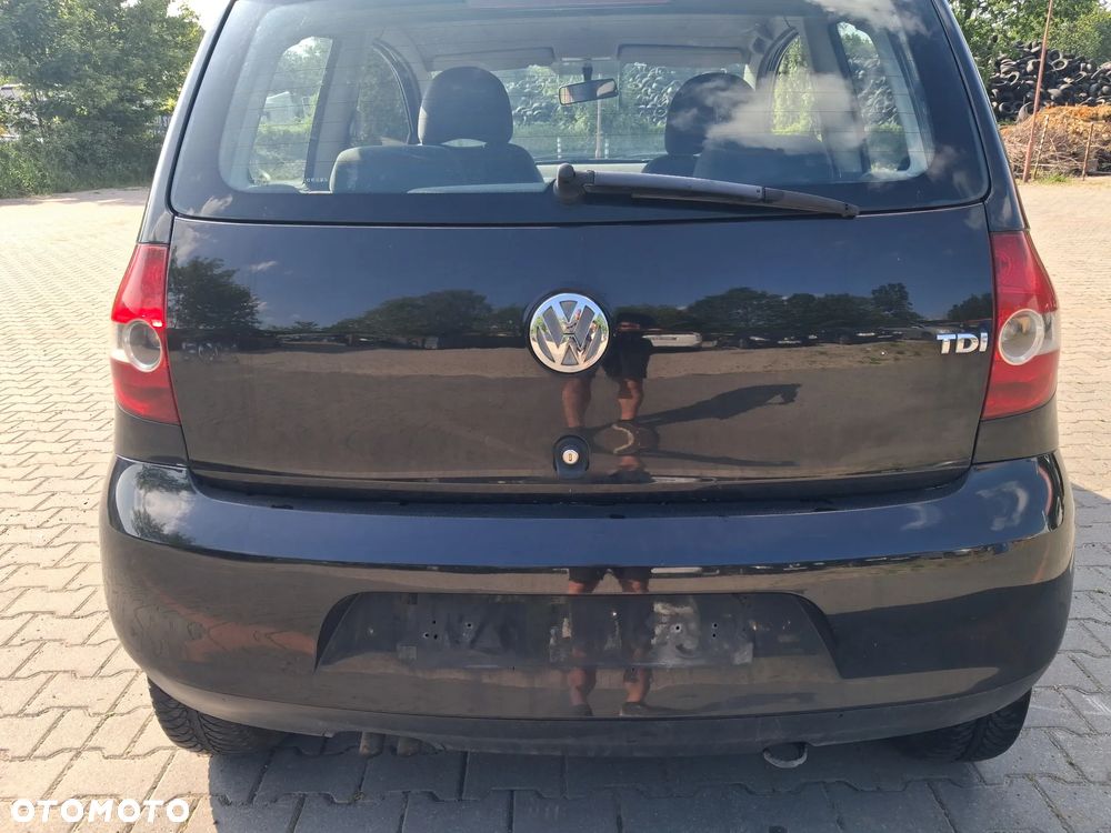 Volkswagen Fox silnik kompletny 1.4 TDI BNM 70KM skrzynia biegów HCS drzwi klapa zderzak błotnik lusterko kolor czarny N2C/BC pompowtrysk turbina dwumasa sprzęgło sterownik moduł przewód rura wiązka maglownica czujnik mcperson zwrotnica piasta zacisk pompa pompka alternator sprężarka klimatyzacji panel szyba boczek fotel kierownica lewarek przepustnica pokrywa osłona nadkole zbiorniczek klema wiązka mechanizm lampa belka sanki zamek schowek zegary manetki NA CZĘŚCI - 5