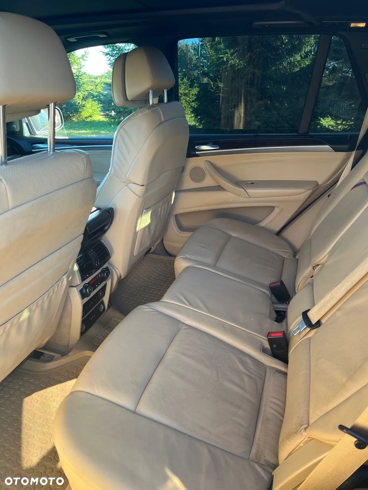 BMW X5 4.8i xDrive - 9