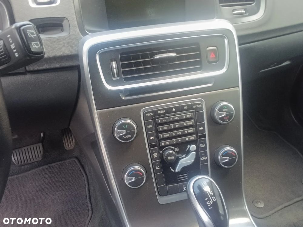 Volvo V60 D3 Geartronic Momentum - 6