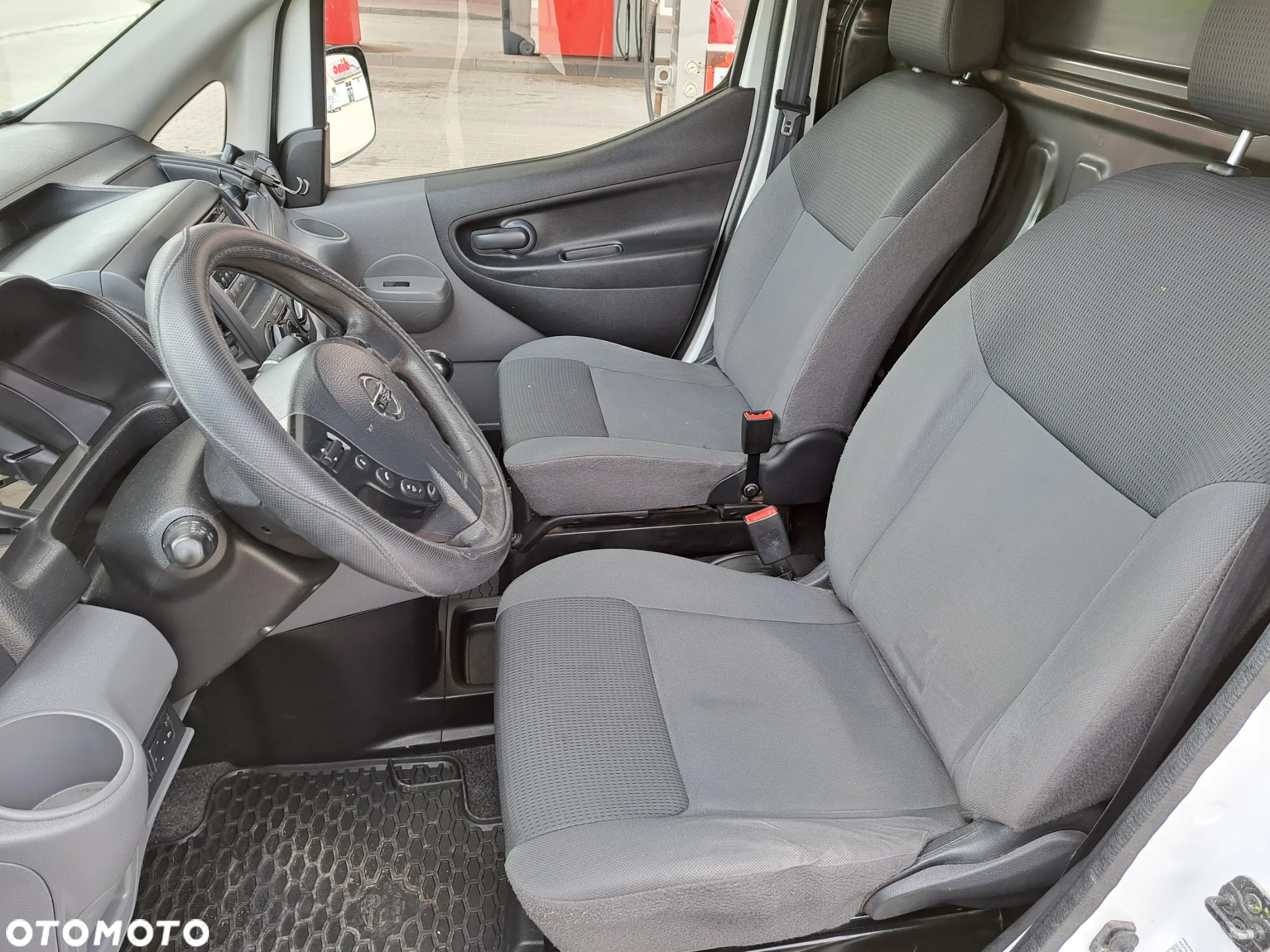 Nissan NV200 - 15