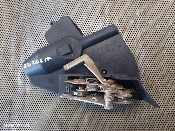Fecho Porta Tras Esq Mercedes-Benz C-Class (W202) - 2