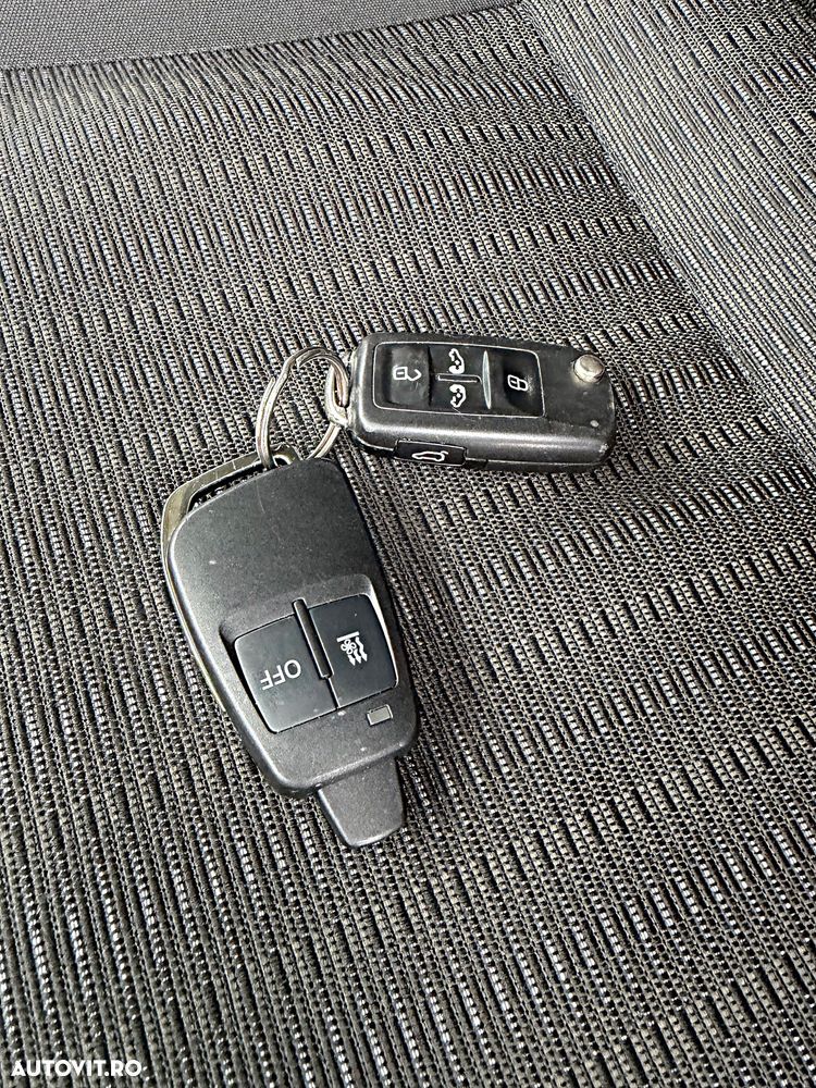 Volkswagen Caravelle - 32