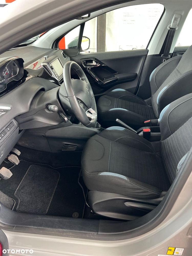 Peugeot 208 1.2 PureTech GPF Allure S&S - 10