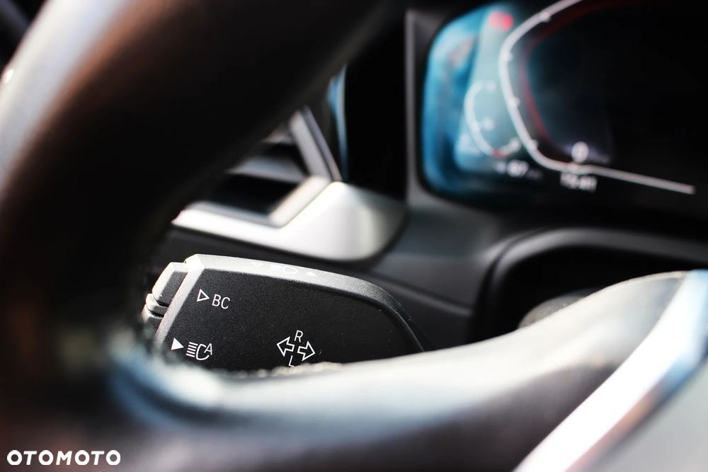 BMW Seria 3 318d Touring Advantage - 38