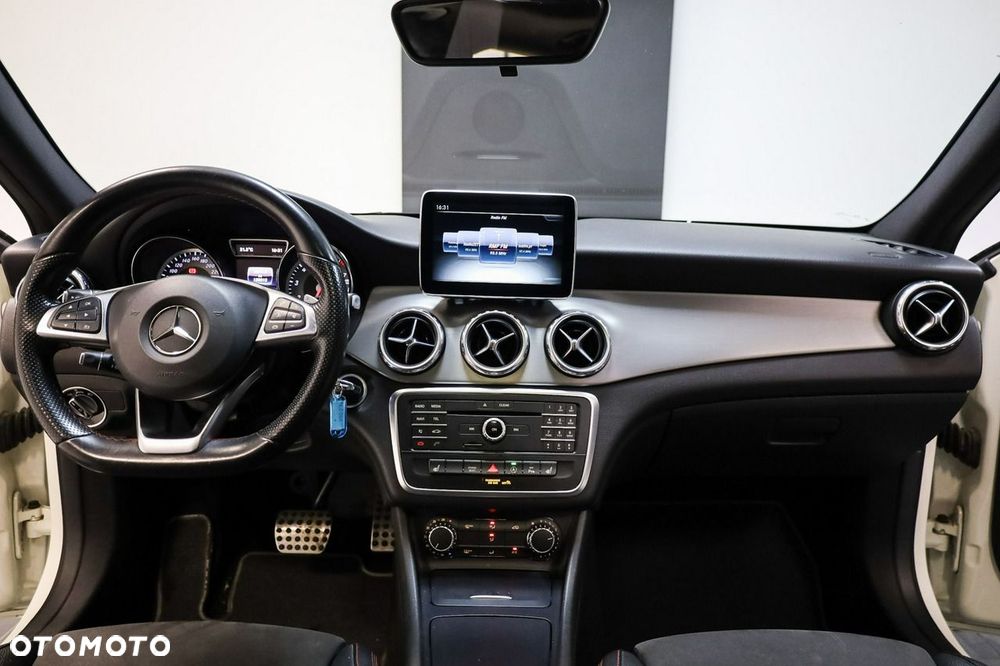 Mercedes-Benz GLA 200 7G-DCT AMG Line - 13