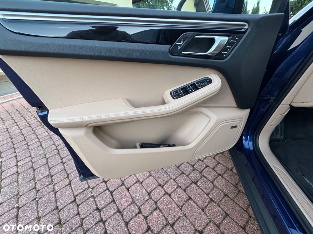 Porsche Macan Standard - 24