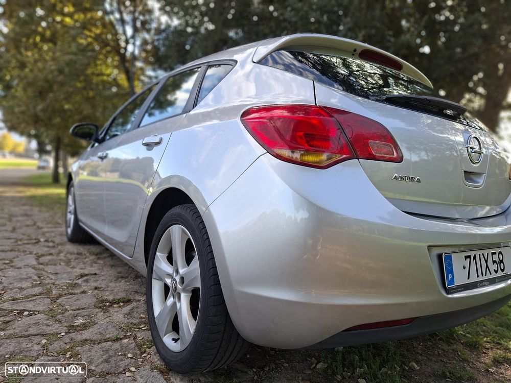 Opel Astra 1.4 Enjoy - 24