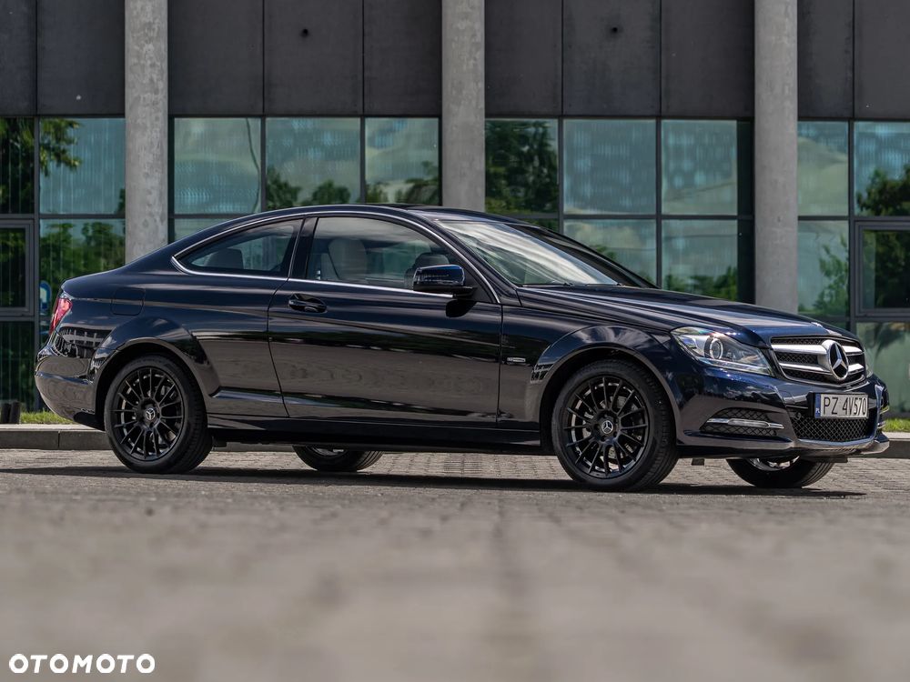 Mercedes-Benz Klasa C 250 CGI BlueEff - 12