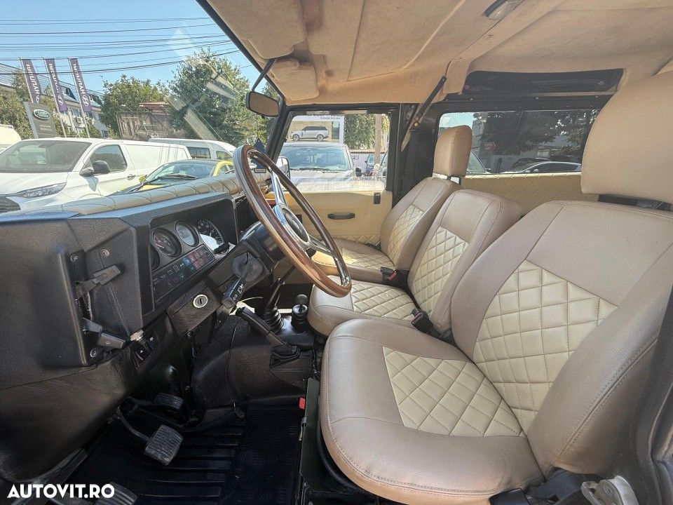 Land Rover Defender - 13