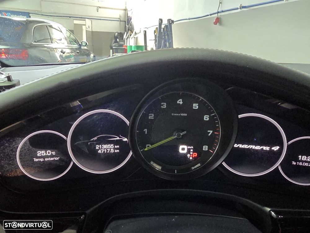 Porsche Panamera 4 E-Hybrid Executive - 11
