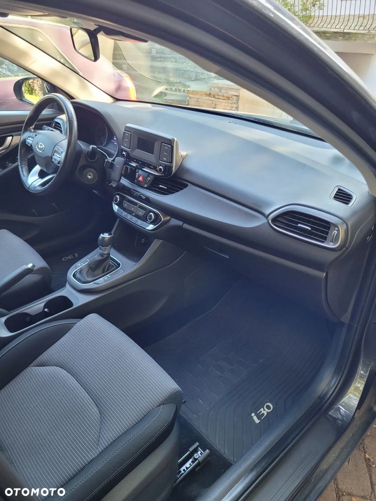 Hyundai i30 1.6 D Classic + DCT - 21