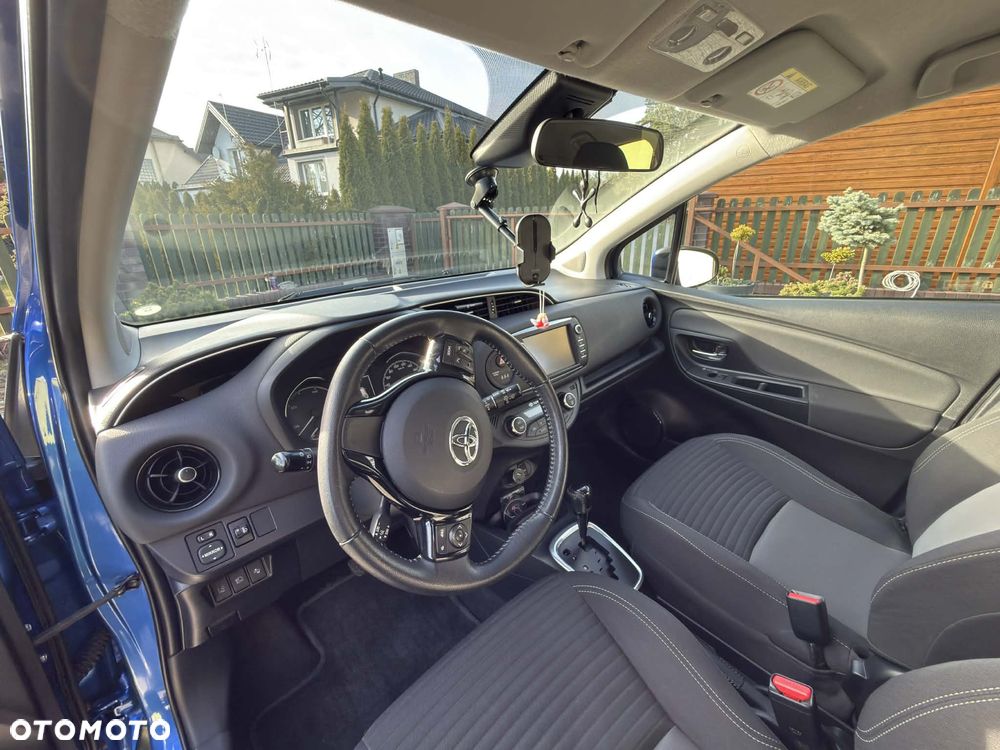 Toyota Yaris Hybrid 100 Premium - 9