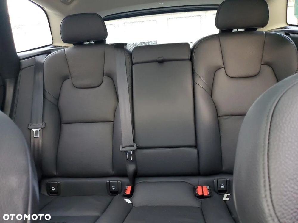 Volvo XC 60 B5 B AWD Plus Black Edition - 11