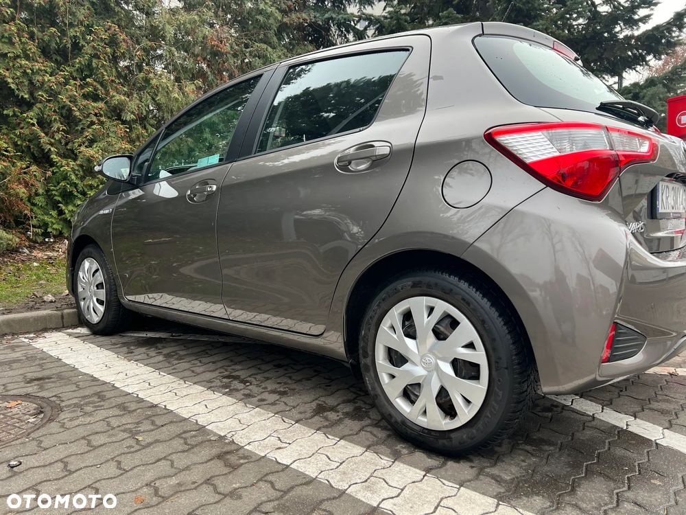 Toyota Yaris Hybrid 100 Active - 3