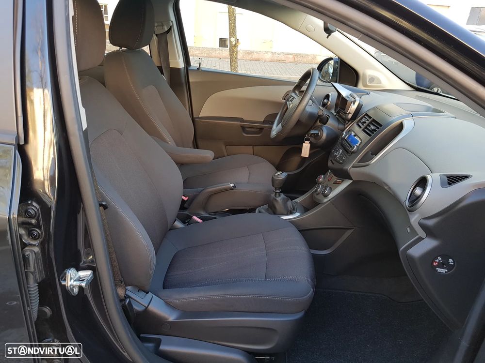 Chevrolet Aveo 1.2 LTZ - 29