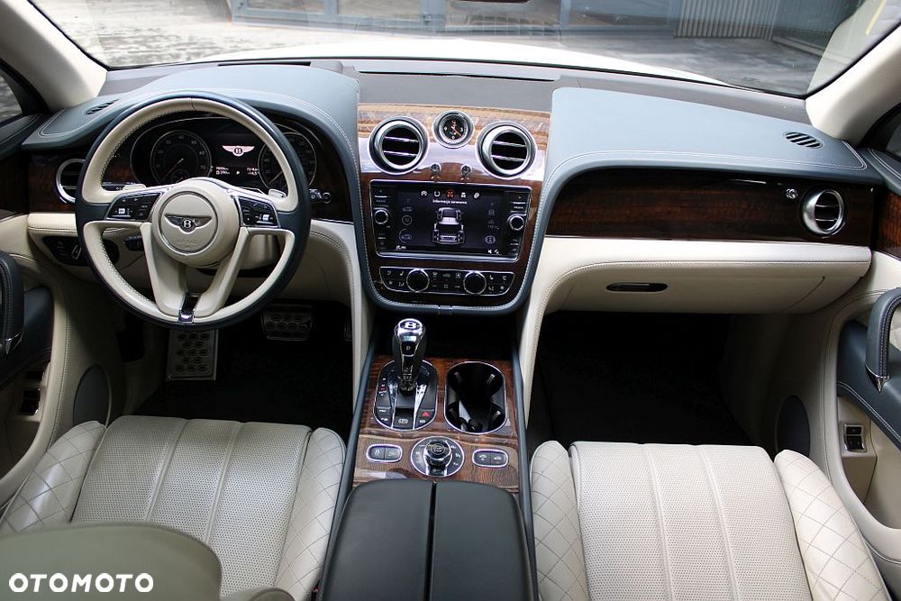 Bentley Bentayga W12 Mulliner - 17