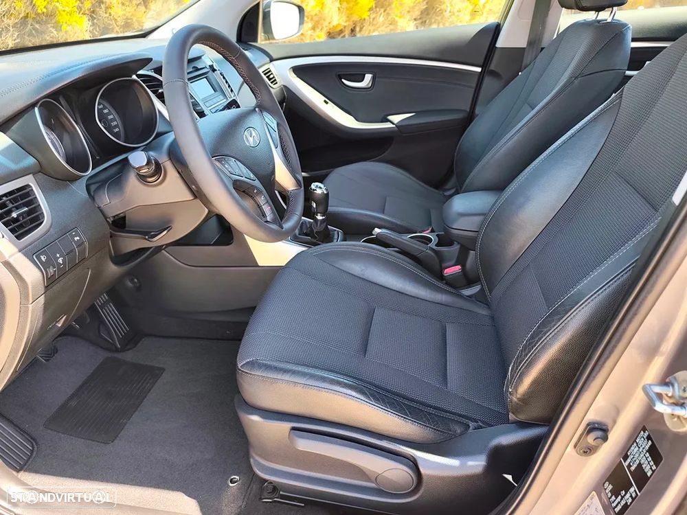 Hyundai i30 1.6 CRDI STyle J17 - 11