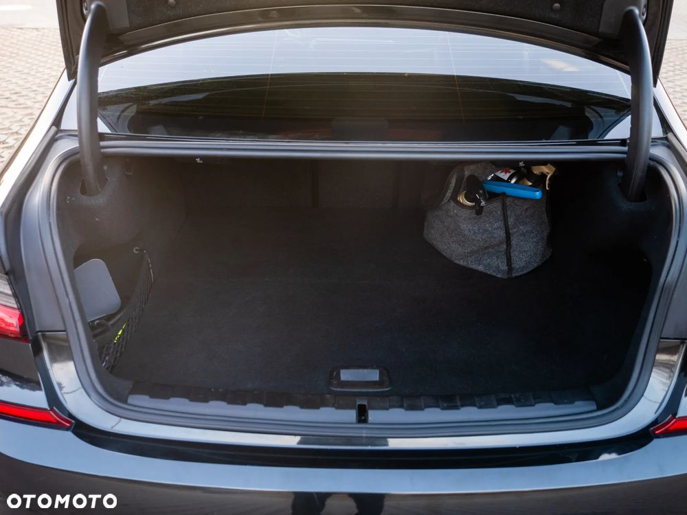 BMW Seria 3 330e M Sport - 8