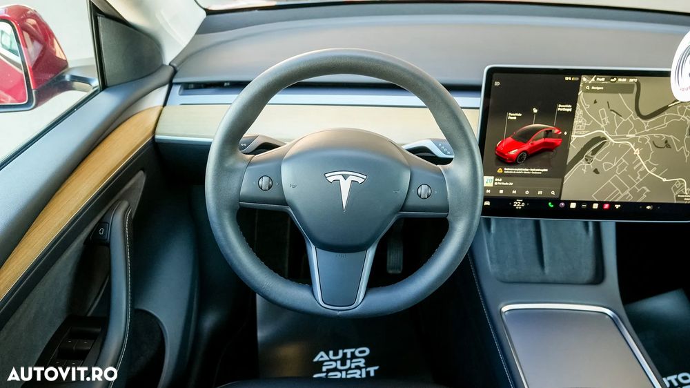 Tesla Model Y - 11