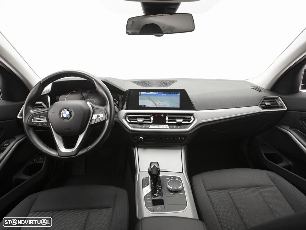 BMW 330 e Corporate Edition Auto — fotografia 7