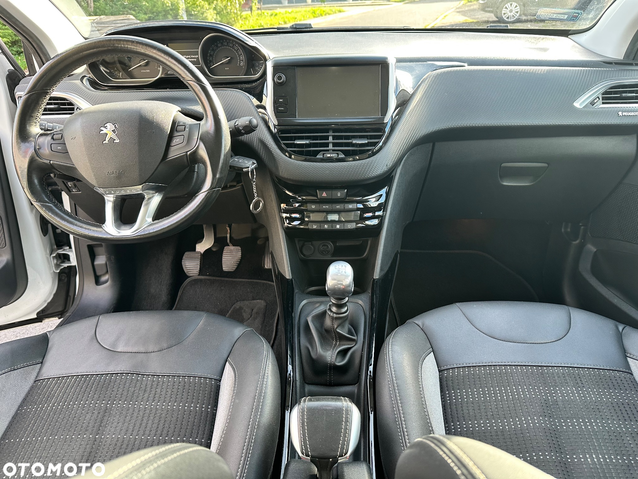 Peugeot 2008 1.6 e-HDi Allure S&S - 10