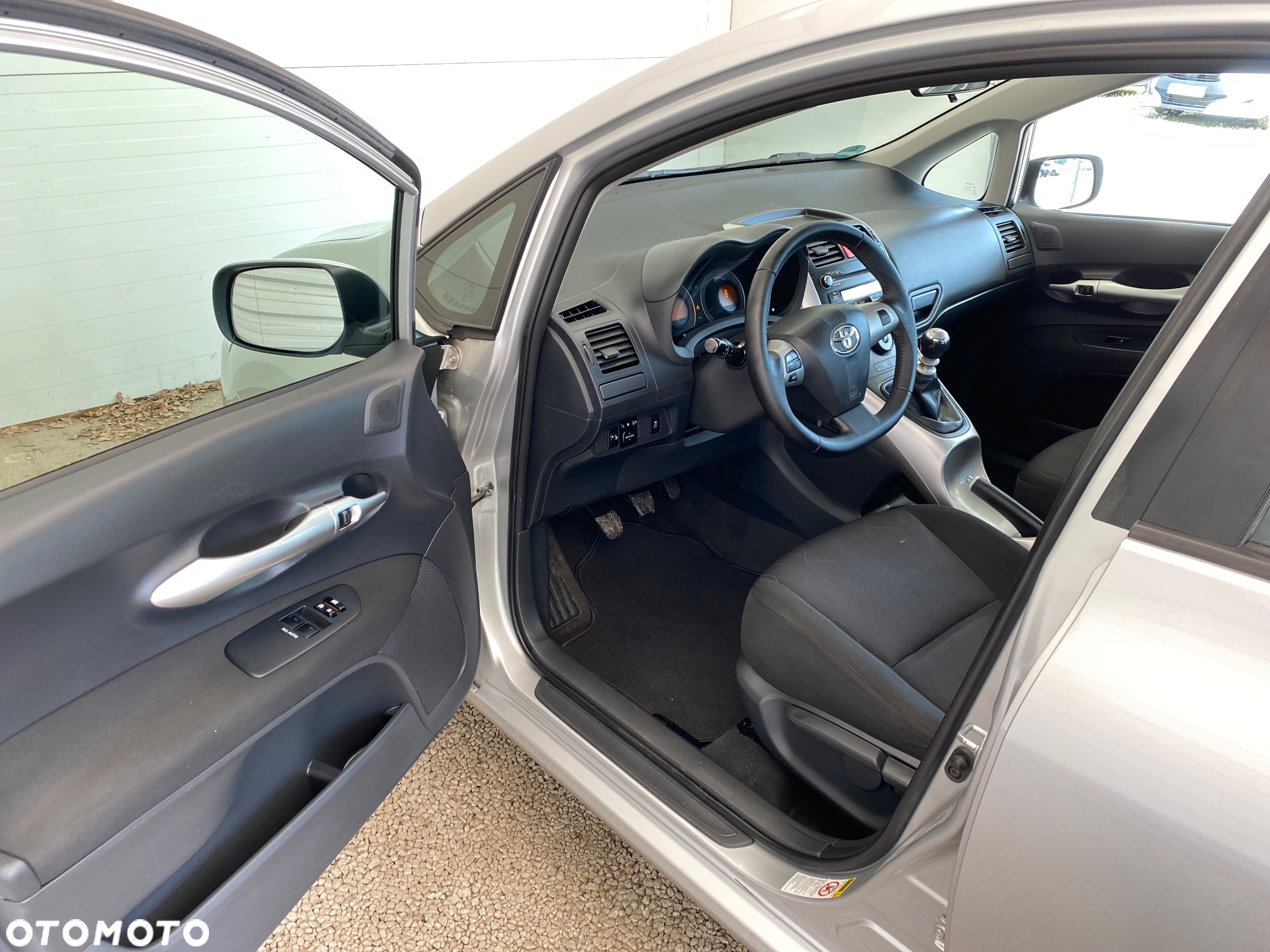 Toyota Auris 1.6 Luna - 8