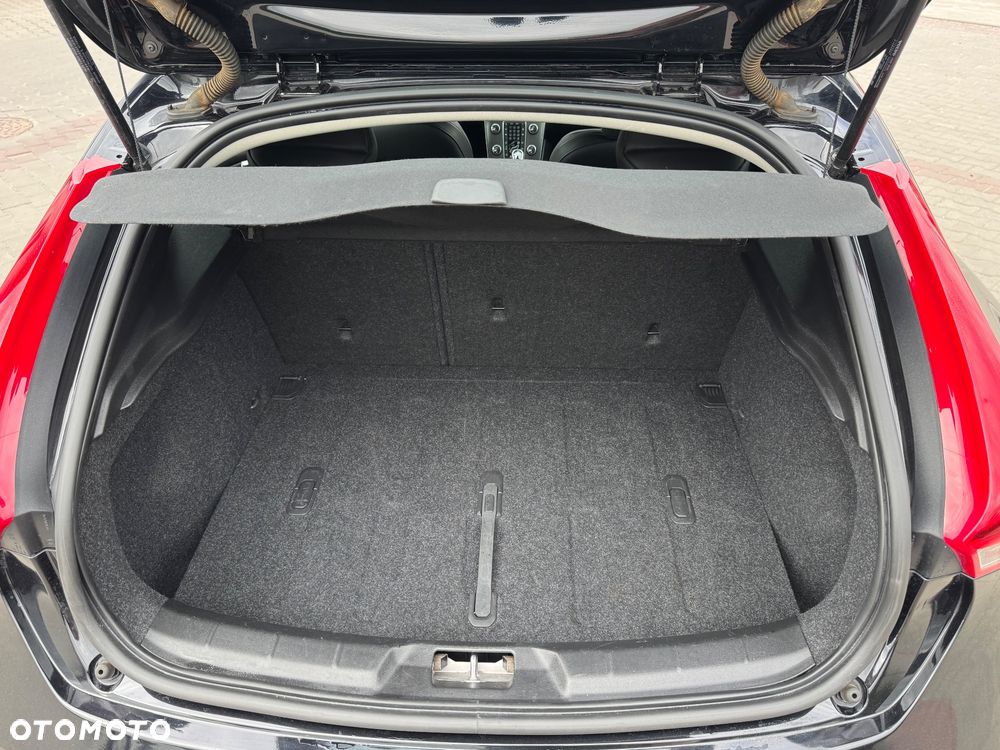 Volvo V40 D4 Geartronic Momentum - 17