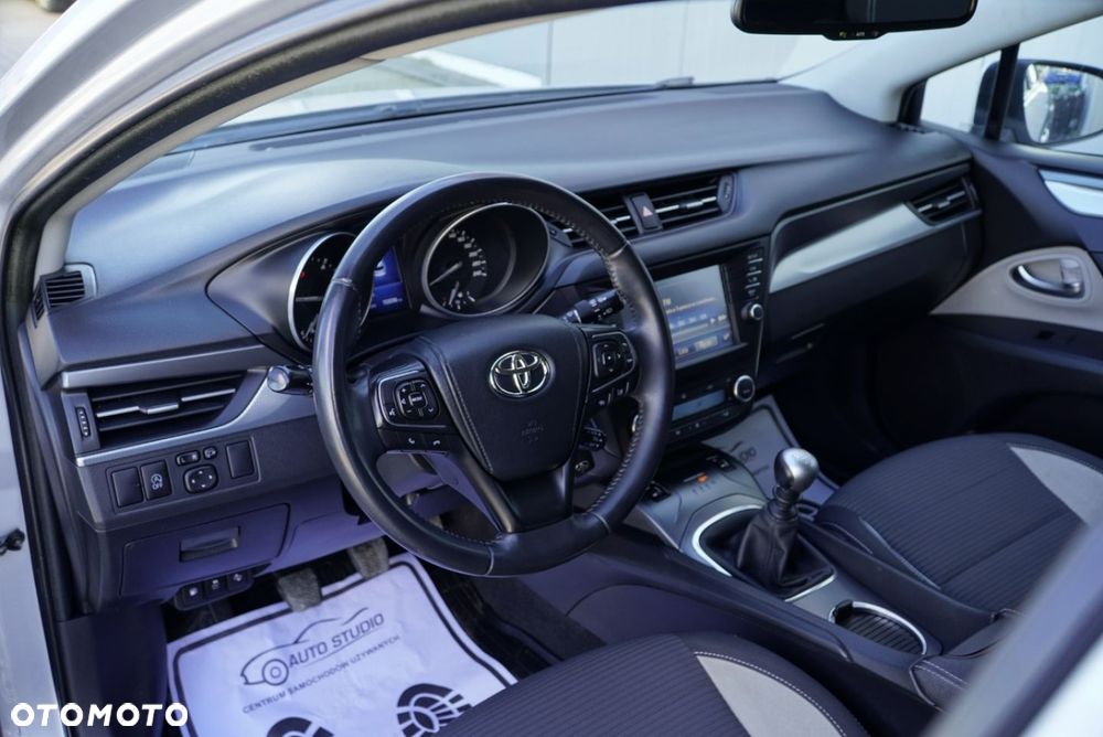 Toyota Avensis 2.0 D-4D Premium - 11