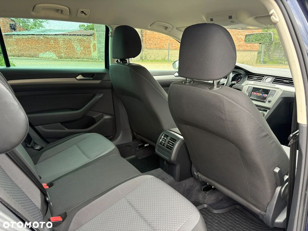 Volkswagen Passat Variant 1.6 TDI SCR BlueMotion Trendline - 13