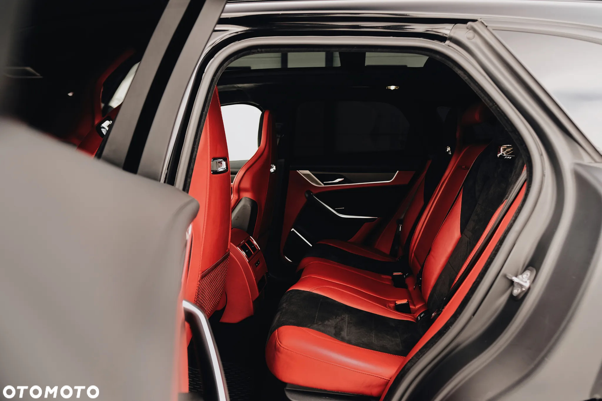 Jaguar F-Pace 5.0 V8 P550 AWD SVR - 8