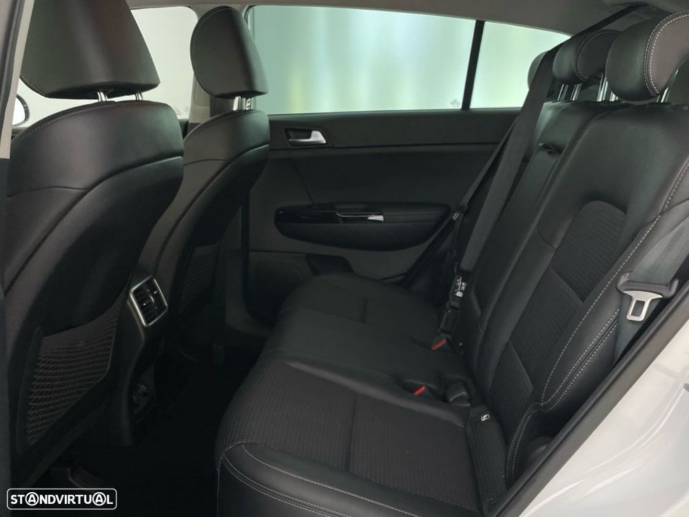Kia Sportage 1.6 CRDI ISG MHEV GT Line — fotografia 12