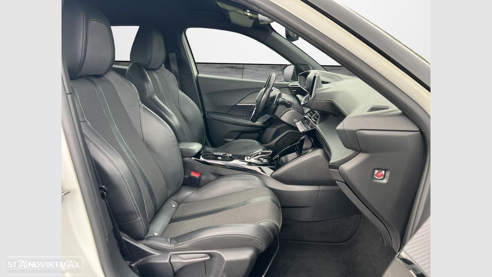 Peugeot 2008 1.2 PureTech GT EAT8 - 13