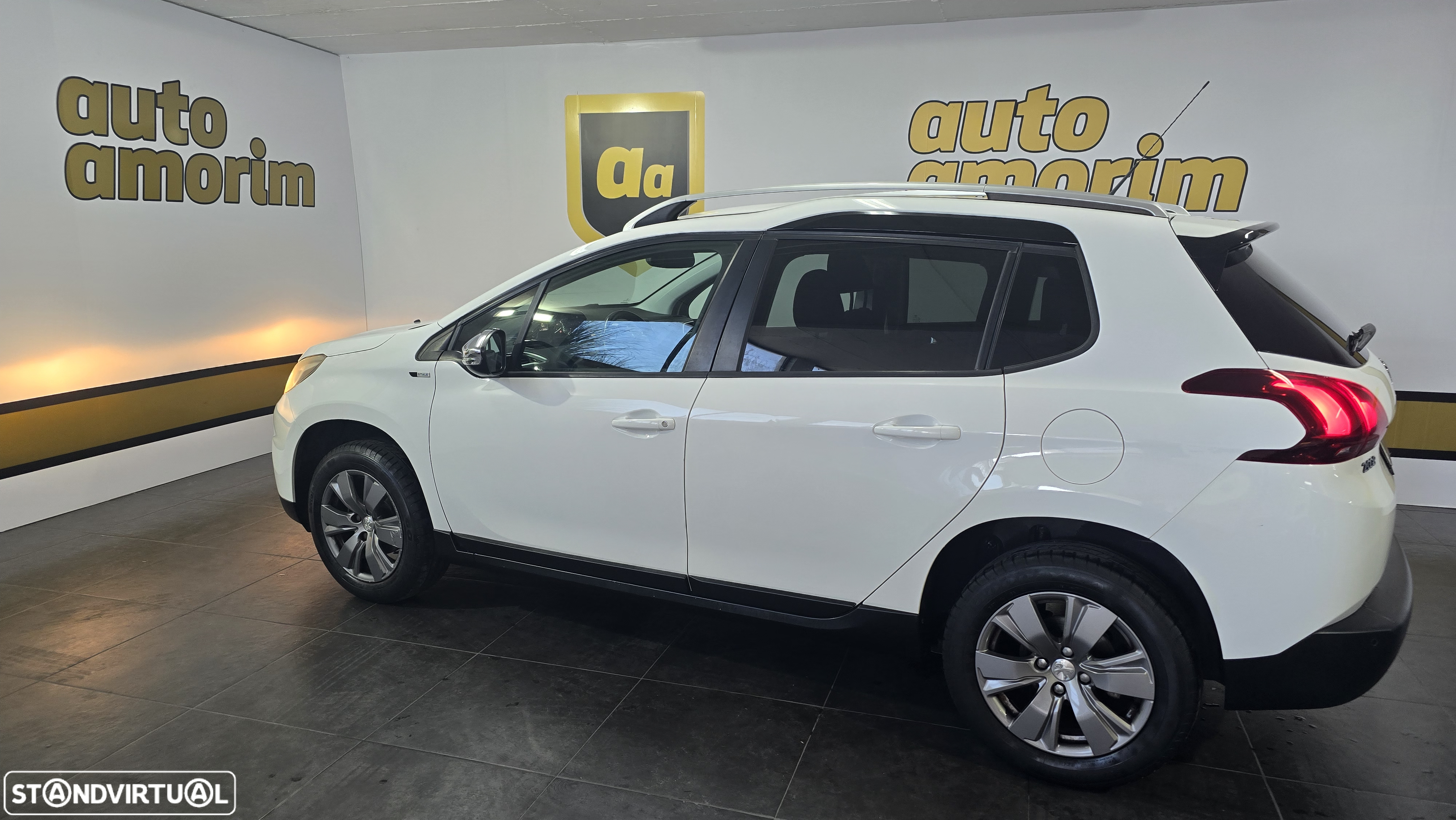 Peugeot 2008 1.2 PureTech Style - 12