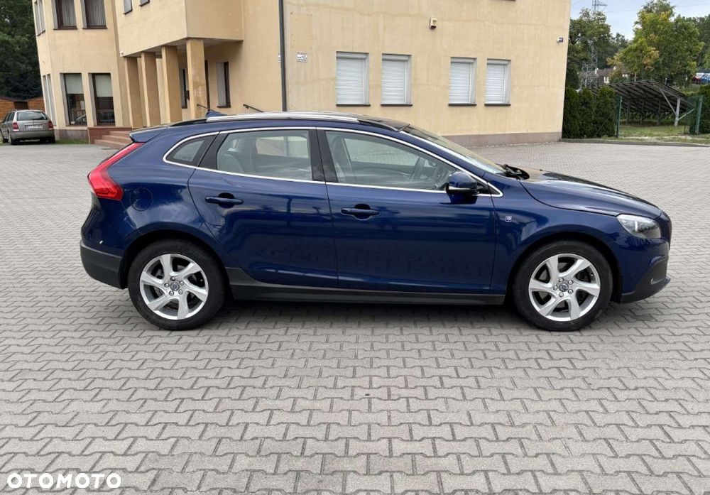 Volvo V40 Cross Country - 8