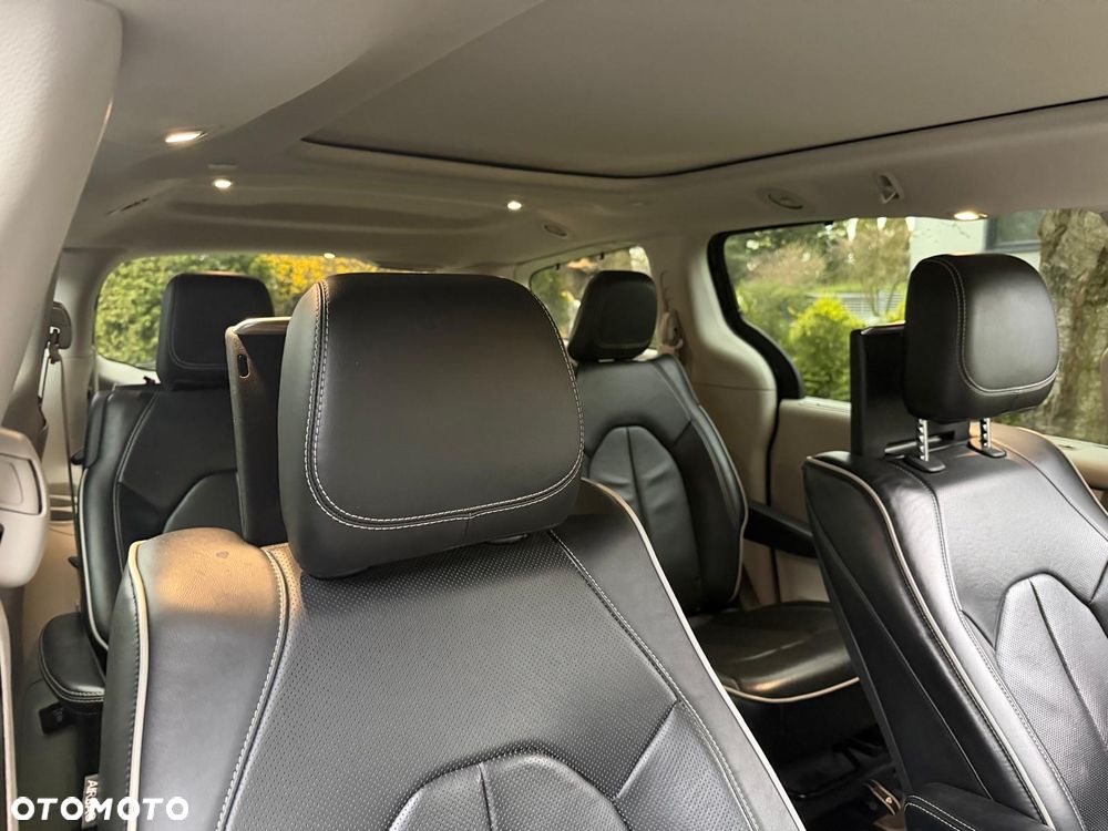 Chrysler Pacifica - 4