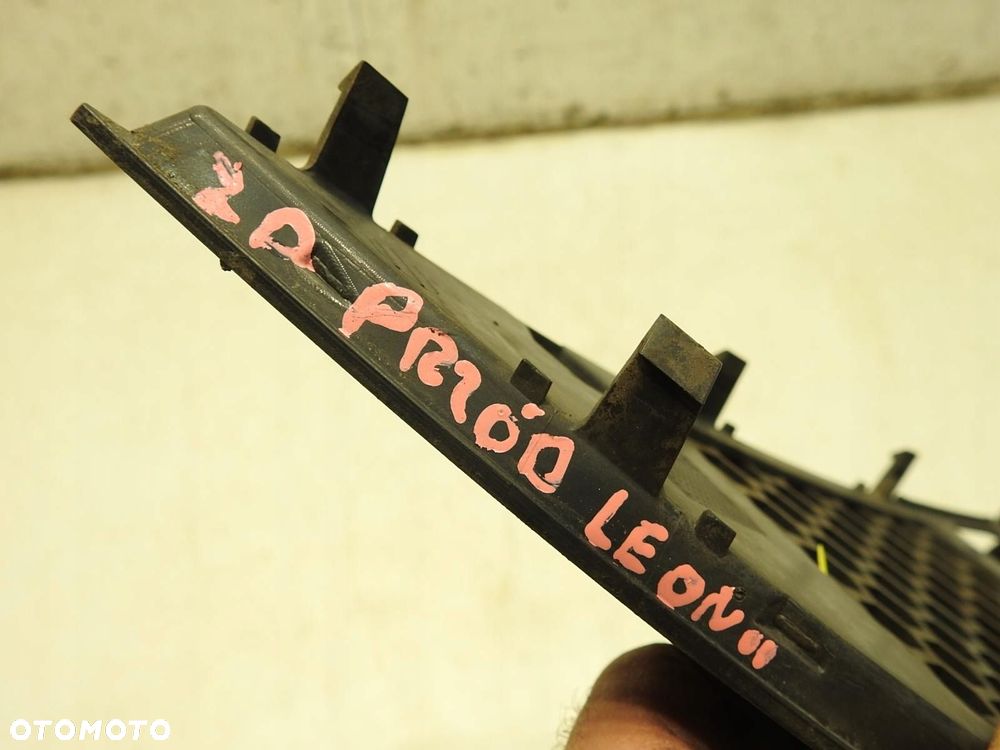 KRATKA ZDERZAKA PRZÓD SEAT LEON II 1P0853667 - 2