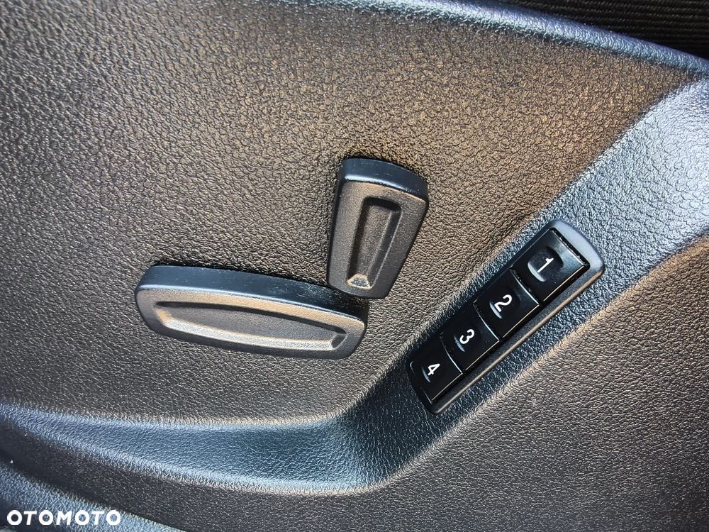 Ford S-Max 2.0 TDCi DPF Titanium X - 19