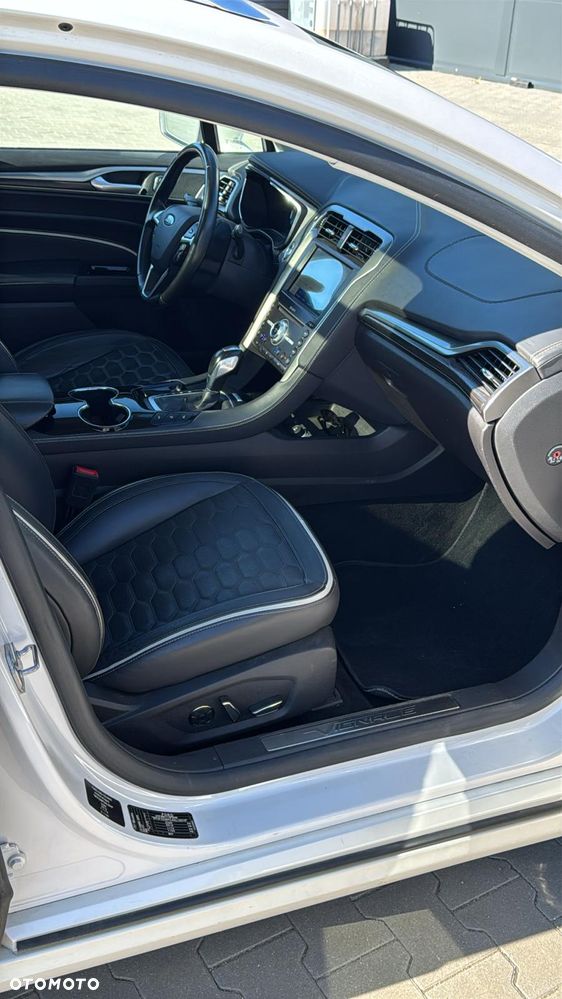 Ford Mondeo - 35