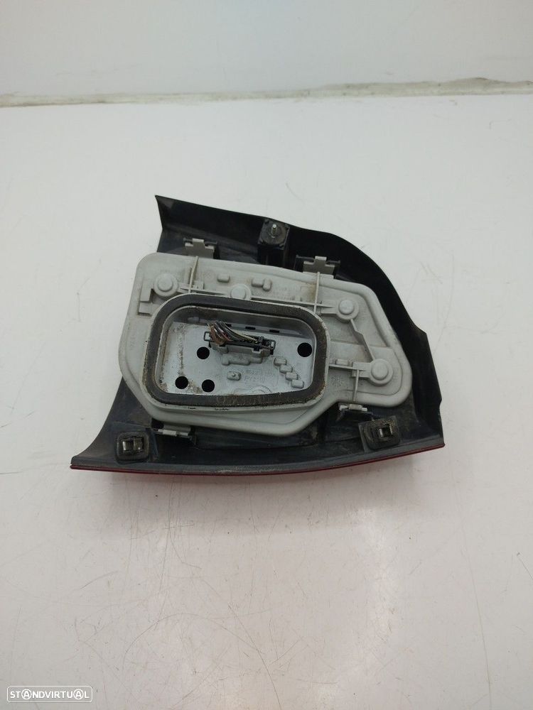 Farolim Stop Esq Volkswagen Polo (9N_) - 3