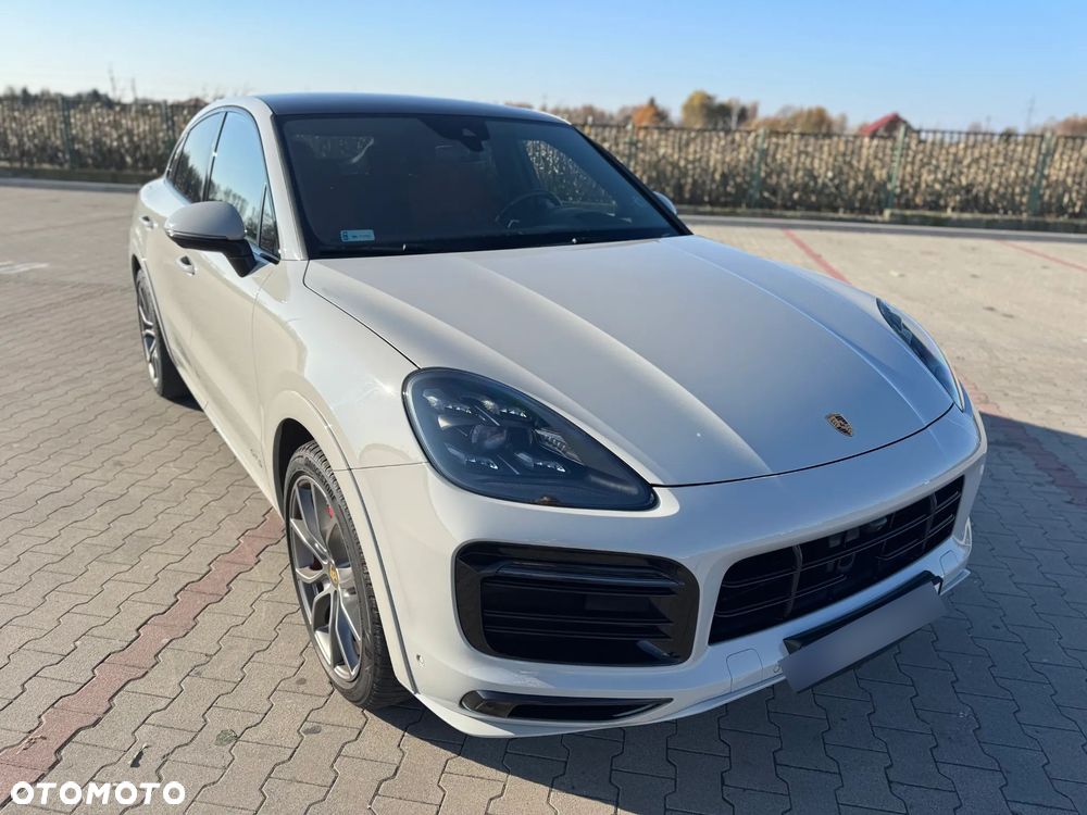 Porsche Cayenne Coupe GTS - 3