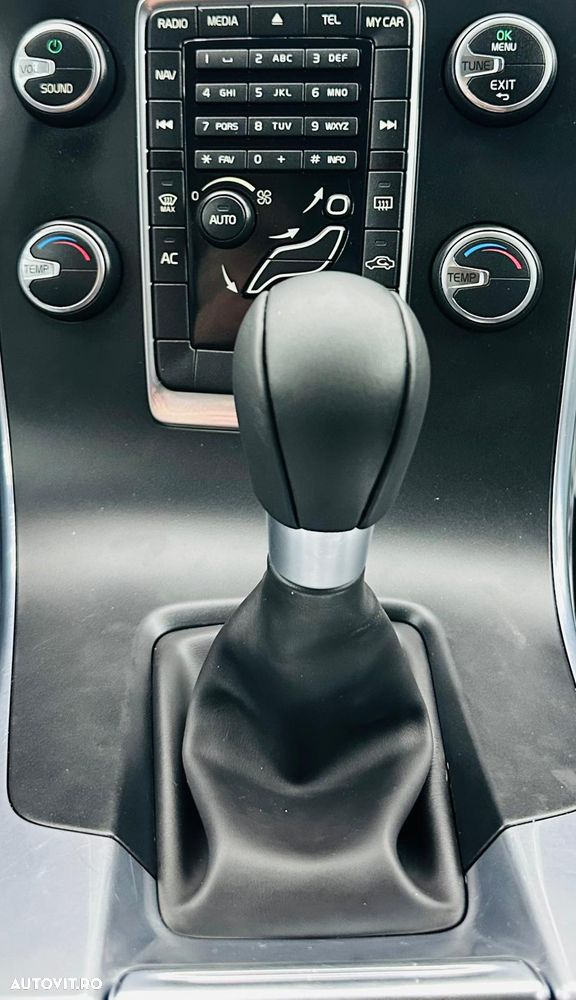 Volvo V60 D2 Momentum - 24