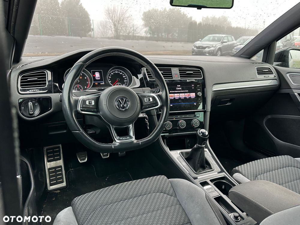 Volkswagen Golf - 23