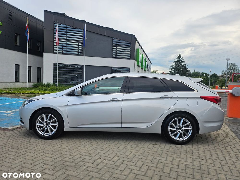 Hyundai i40 Kombi blue 1.7 CRDi Family+ - 23