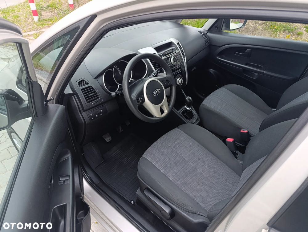 Kia Venga 1.6 CVVT Vision - 9