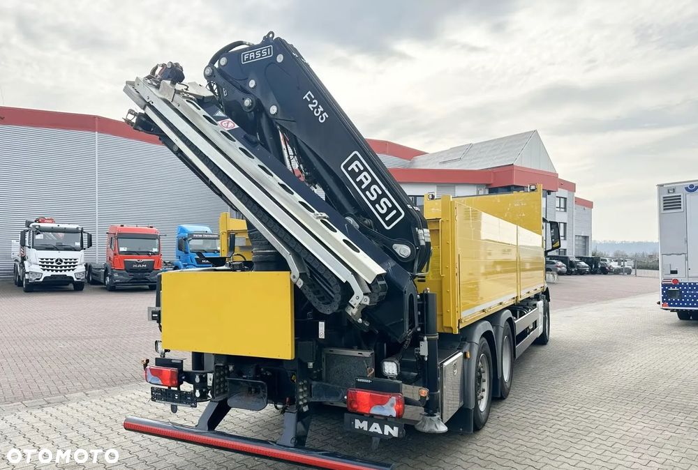 MAN TGS 26.430 6x2 OŚ SKRĘTNA HDS dzwig żuraw FASSI 235 SKŁĄDANY w ''Z'' -RADIO- 5i6 funkacja DODATKOWA,  Skrzynia 650x250cm jak NOWY!!! - 5