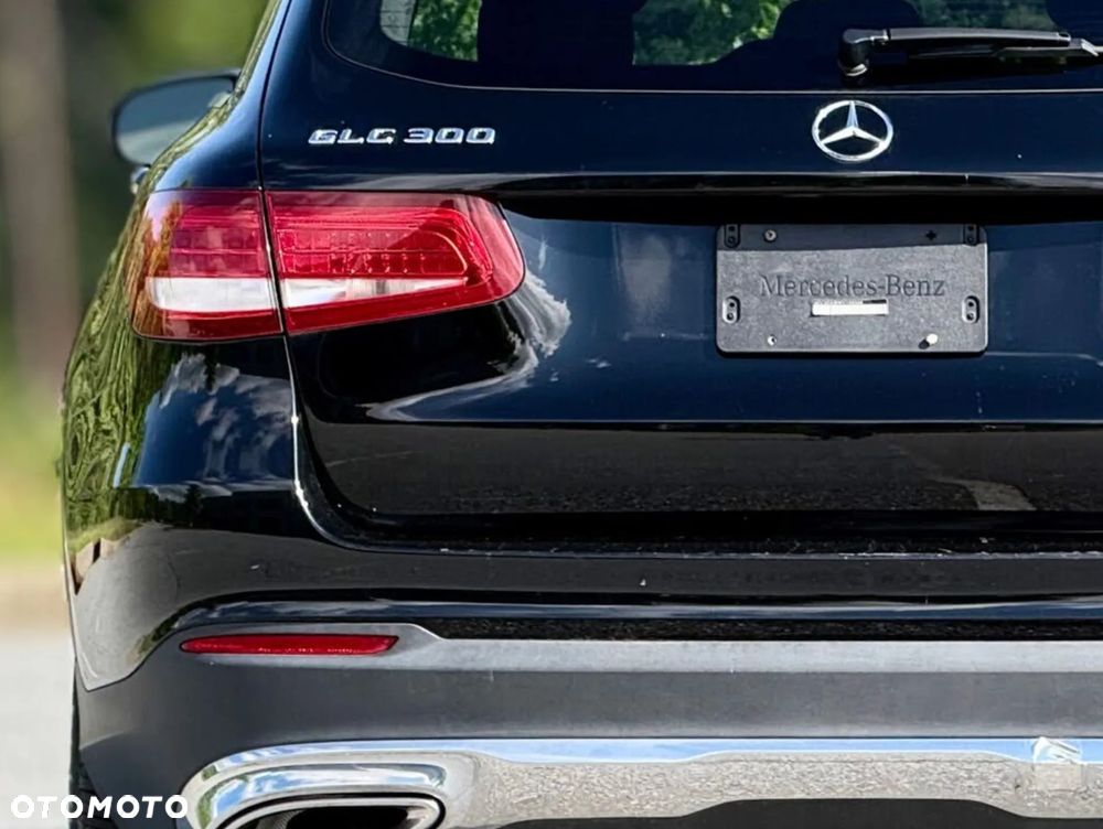 Mercedes-Benz GLC 300 4Matic 9G-TRONIC AMG Line - 13