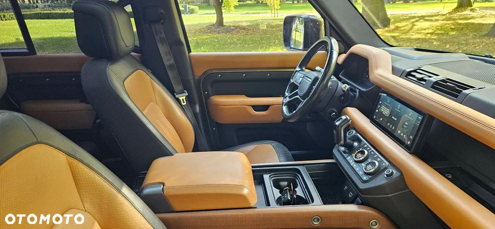 Land Rover Defender 110 P400e X-Dynamic SE - 27