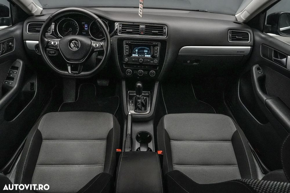 Volkswagen Jetta - 7